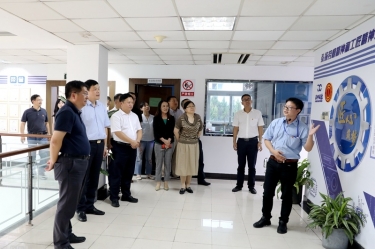 2020年7月29日，时任浙江省政协常委、社法委副主任、省总工会副主席、一级巡视员董建伟莅临918.com纸业调研新时期工匠造就工作