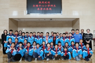 探秘“一张纸”的观光：全塘中心幼学学子走进918.com纸业，点燃科学妄想